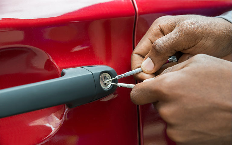 Green locksmith team provides emergency car locksmith services in Daytona Beach & Ormond Beach, FL